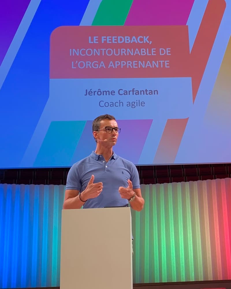 Jérôme Carfantan en conférence sur une grande scène